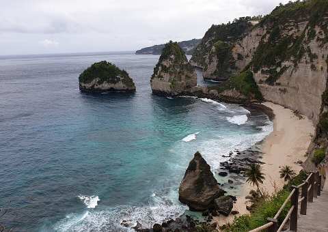 Diamond Beach, Nusa Penida — A hidden beach at the foot of towering limestone cliffs