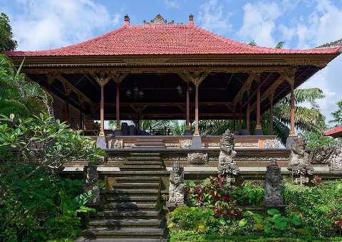 Ubud Palace & Art Market — The cultural and craft heart of Ubud