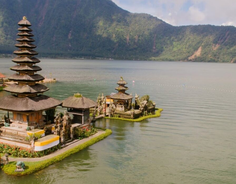 Ulun Danu Beratan lake temple